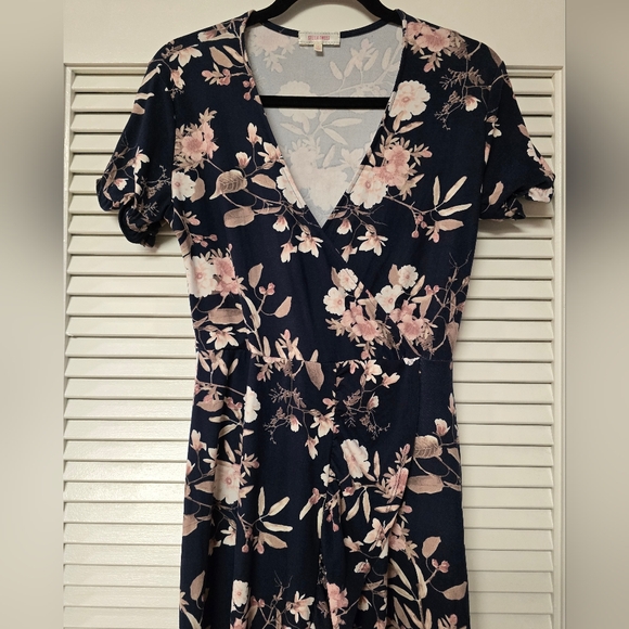 Stella Tweed - FloralShort-Sleeve Asymmetrical Maxi Dress - Picture 3 of 7